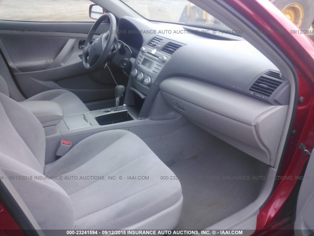 4T1BF3EK2BU641970 - 2011 TOYOTA CAMRY SE/LE/XLE 红色 照片 5
