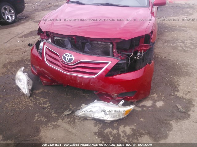 4T1BF3EK2BU641970 - 2011 TOYOTA CAMRY SE/LE/XLE 红色 照片 6