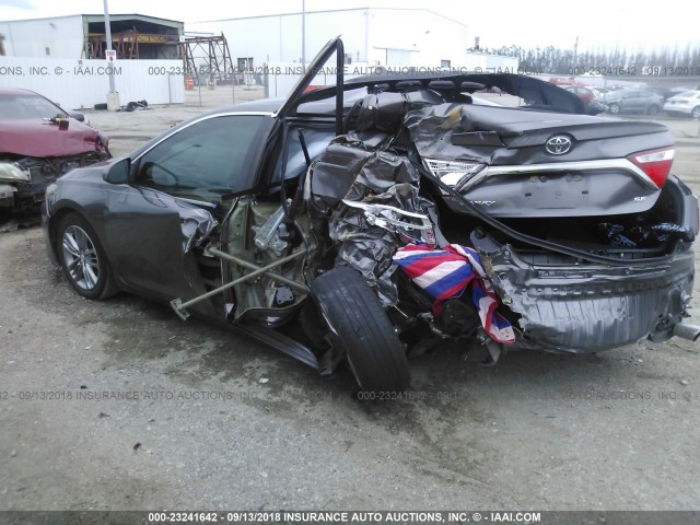 4T1BF1FK8FU031810 - 2015 TOYOTA CAMRY LE/XLE/SE/XSE 灰色 照片 3