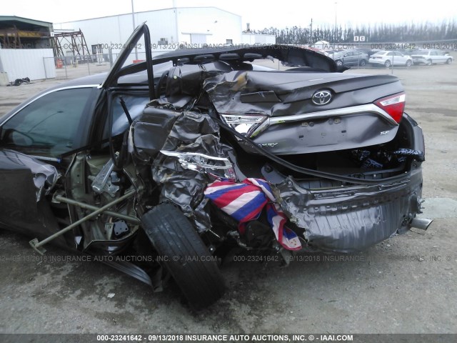 4T1BF1FK8FU031810 - 2015 TOYOTA CAMRY LE/XLE/SE/XSE 灰色 照片 6