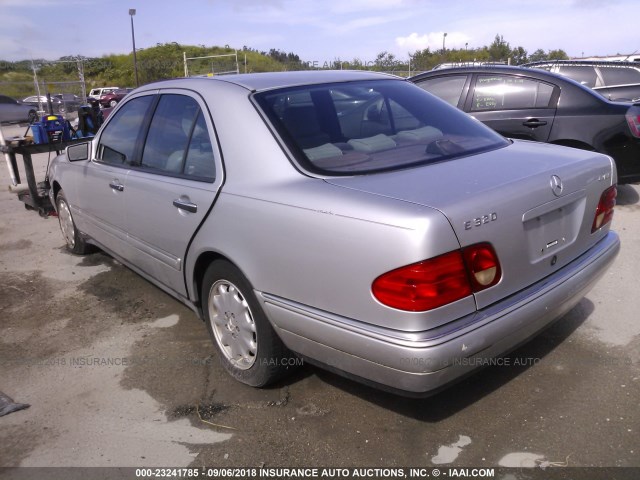 WDBJF82FXWX002050 - 1998 MERCEDES-BENZ E 320 4MATIC SILVER photo 3