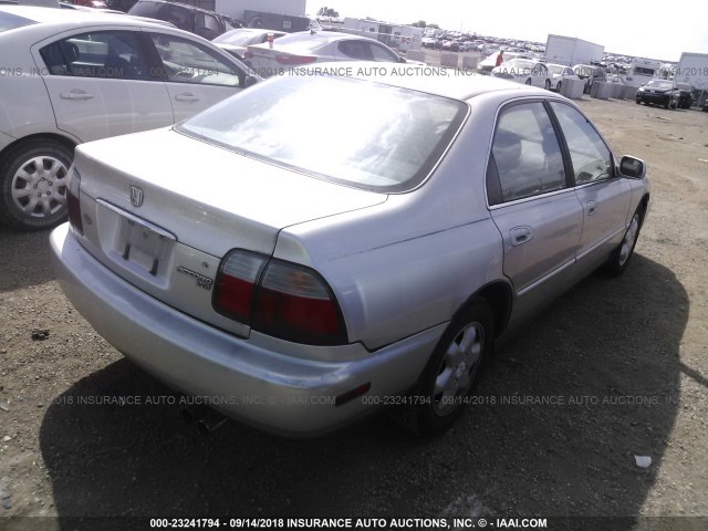 1HGCE6676TA006620 - 1996 HONDA ACCORD EX/EX-R SILVER photo 4