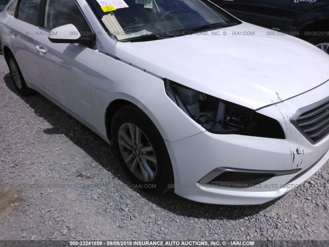 5NPE24AF5HH566938 - 2017 HYUNDAI SONATA SE WHITE photo 6