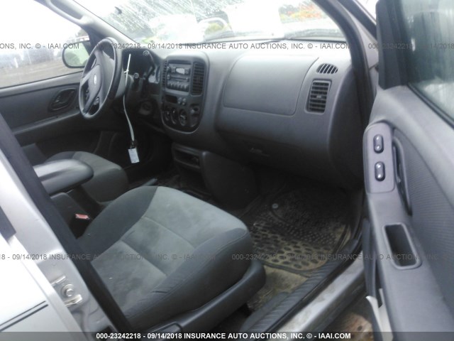 1FMYU92173KD91878 - 2003 FORD ESCAPE XLS SILVER photo 5