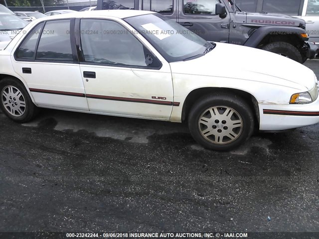 2G1WN54T3R9161581 - 1994 CHEVROLET LUMINA EURO WHITE photo 6