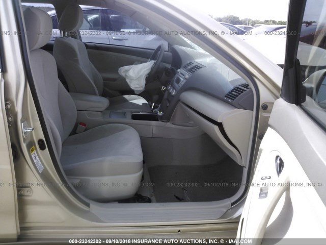 4T1BF3EK3BU671169 - 2011 TOYOTA CAMRY SE/LE/XLE ბეჟი ფოტო 5