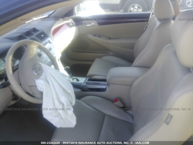 4T1CA30P54U039301 - 2004 TOYOTA CAMRY SOLARA SE/SLE BLUE photo 5