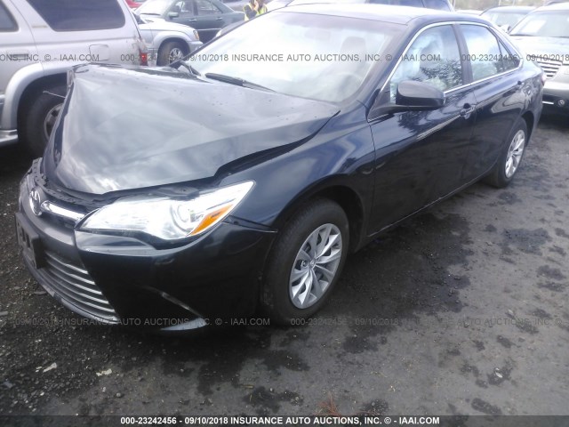 4T1BF1FK7GU594395 - 2016 TOYOTA CAMRY LE/XLE/SE/XSE 黑色 照片 2