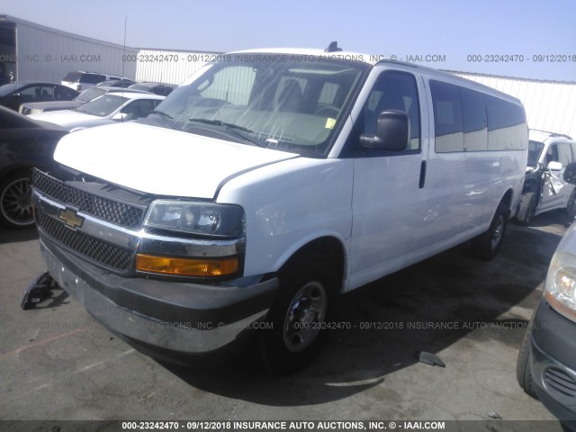 1GAZGPFP4J1251608 - 2018 CHEVROLET EXPRESS G3500 LT WHITE photo 2