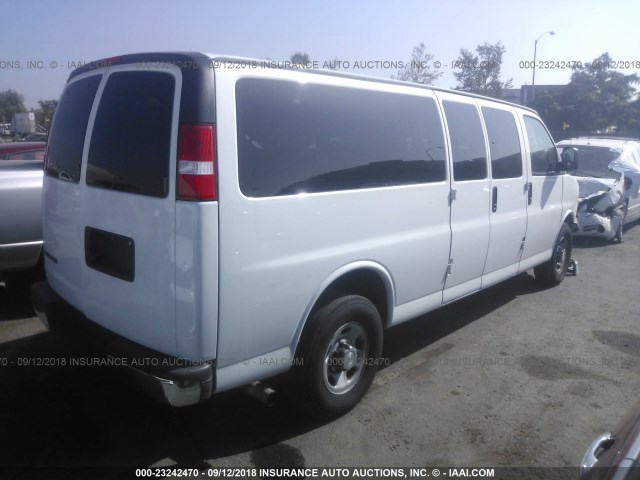 1GAZGPFP4J1251608 - 2018 CHEVROLET EXPRESS G3500 LT WHITE photo 4