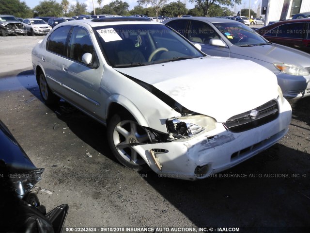 JN1CA31D2YT766015 - 2000 NISSAN MAXIMA GLE/GXE/SE WHITE photo 1