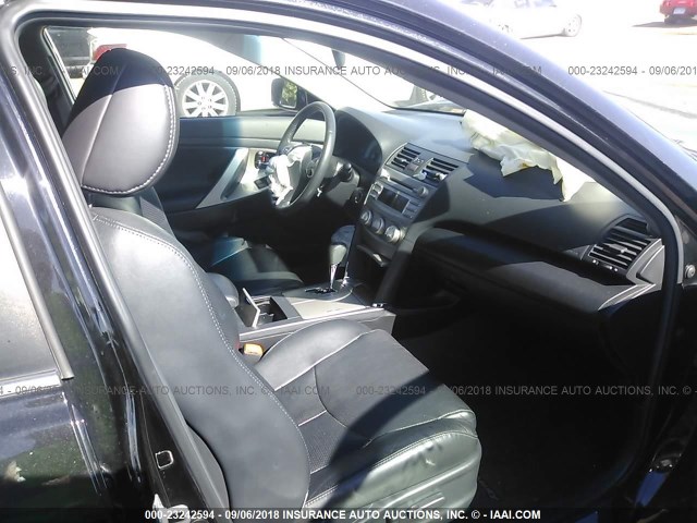 4T1BF3EK8AU016343 - 2010 TOYOTA CAMRY SE/LE/XLE 黑色 照片 5