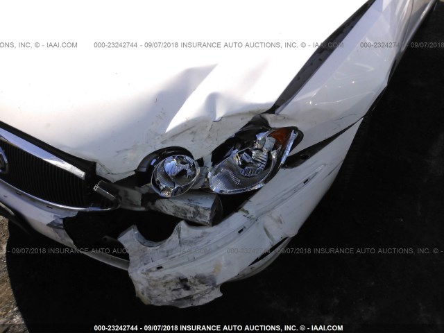 2G4WE567251292870 - 2005 BUICK LACROSSE CXS WHITE photo 6