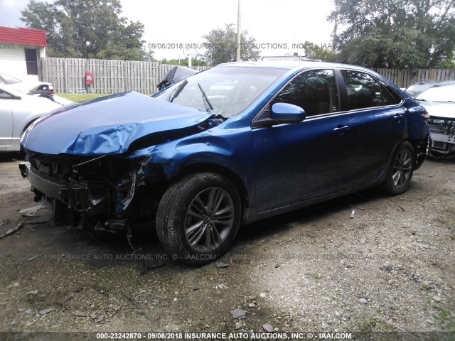 4T1BF1FK5HU763234 - 2017 TOYOTA CAMRY LE/XLE/SE/XSE 蓝色 照片 2