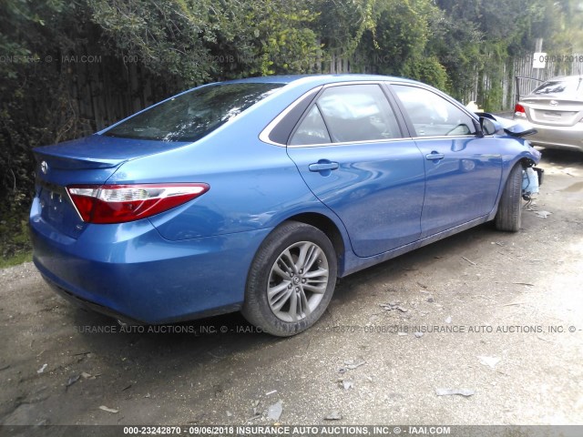 4T1BF1FK5HU763234 - 2017 TOYOTA CAMRY LE/XLE/SE/XSE 蓝色 照片 4