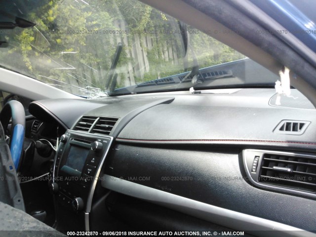 4T1BF1FK5HU763234 - 2017 TOYOTA CAMRY LE/XLE/SE/XSE 蓝色 照片 5