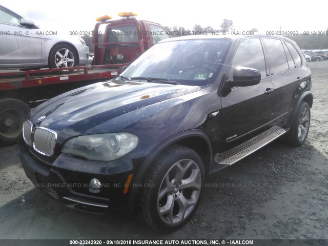 5UXFE8C52AL310814 - 2010 BMW X5 XDRIVE48I Czarny zdjęcie 2
