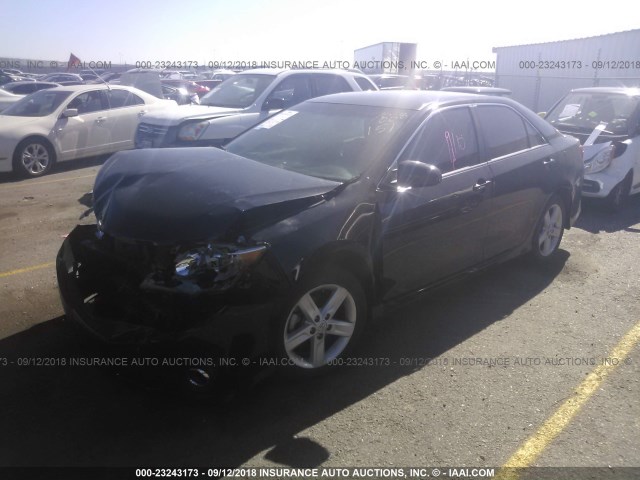 4T1BF1FK8CU162182 - 2012 TOYOTA CAMRY SE/LE/XLE შავი ფოტო 2