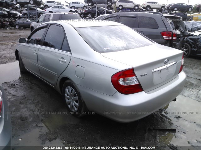 4T1BE32K72U528314 - 2002 TOYOTA CAMRY LE/XLE/SE Gümüş foto 3