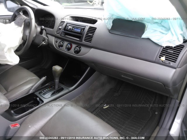 4T1BE32K72U528314 - 2002 TOYOTA CAMRY LE/XLE/SE Gümüş foto 5