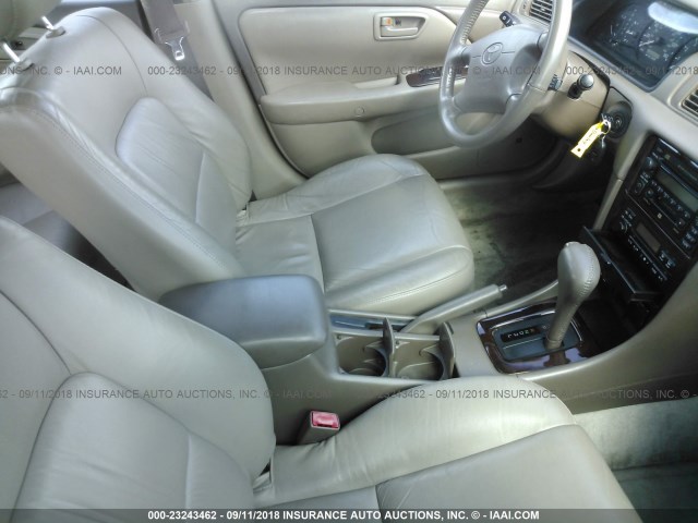 4T1BF28K31U969998 - 2001 TOYOTA CAMRY LE/XLE GOLD photo 5