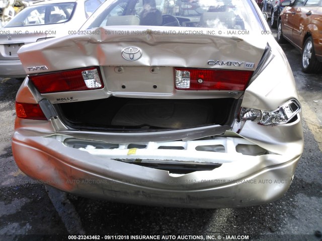 4T1BF28K31U969998 - 2001 TOYOTA CAMRY LE/XLE GOLD photo 6