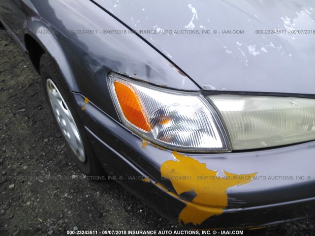 JT2BG22K8X0305991 - 1999 TOYOTA CAMRY LE/XLE 灰色 照片 6