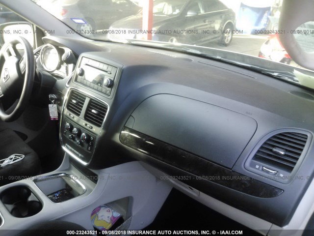 2C4RDGCG1ER205255 - 2014 DODGE GRAND CARAVAN SXT SILVER photo 5