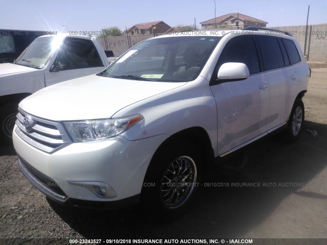 5TDBK3EHXCS124488 - 2012 TOYOTA HIGHLANDER SE WHITE photo 2