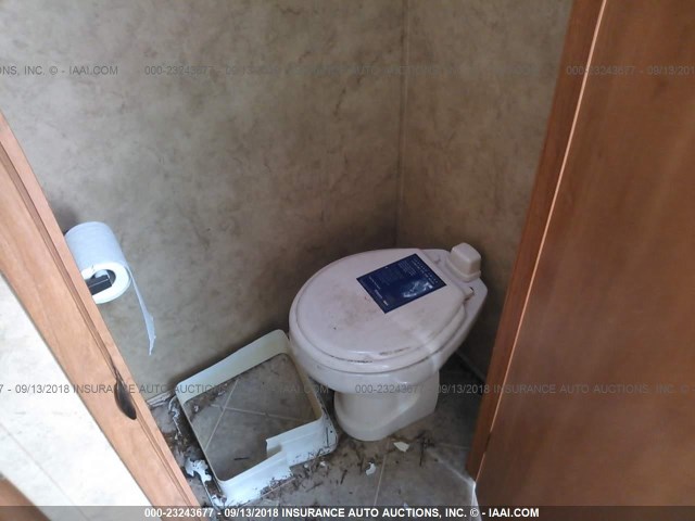 4YDF285248M731304 - 2008 KEYSTONE MONTANA WHITE photo 7