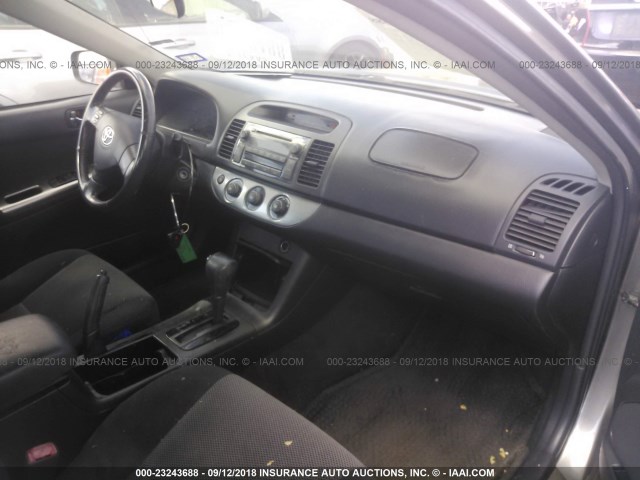 4T1BE32K55U630084 - 2005 TOYOTA CAMRY LE/XLE/SE 灰色 照片 5