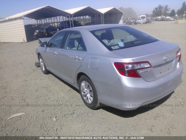 4T1BF1FK0CU052159 - 2012 TOYOTA CAMRY SE/LE/XLE ვერცხლისფერი ფოტო 3