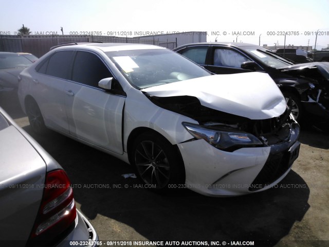 4T1BF1FK2FU955806 - 2015 TOYOTA CAMRY LE/XLE/SE/XSE WHITE photo 1