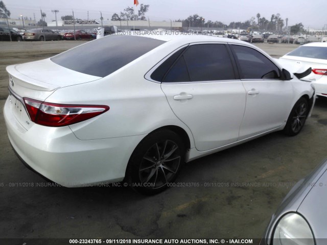 4T1BF1FK2FU955806 - 2015 TOYOTA CAMRY LE/XLE/SE/XSE WHITE photo 4