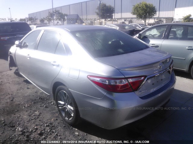 4T1BF1FK9GU238272 - 2016 TOYOTA CAMRY LE/XLE/SE/XSE 银色 照片 3