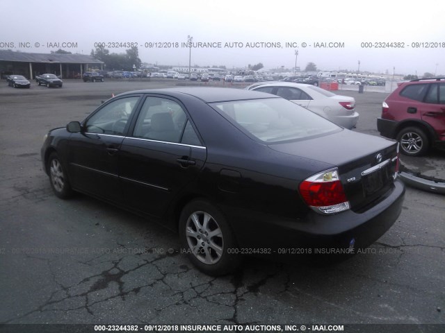 4T1BF30K75U087031 - 2005 TOYOTA CAMRY LE/XLE/SE BLACK photo 3