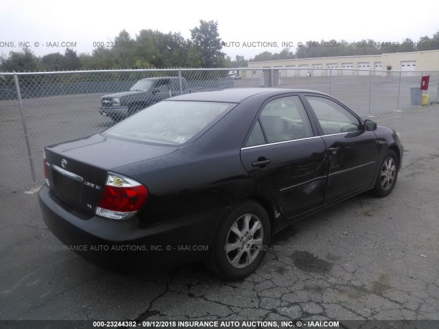 4T1BF30K75U087031 - 2005 TOYOTA CAMRY LE/XLE/SE BLACK photo 4