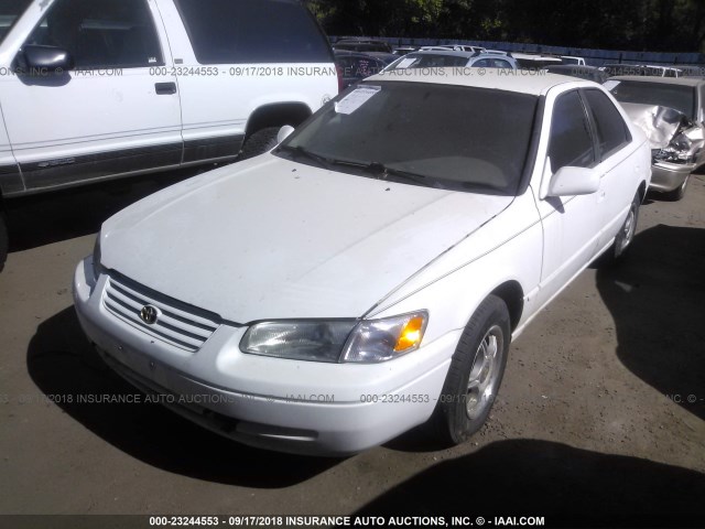 JT2BG22K1W0196207 - 1998 TOYOTA CAMRY CE/LE/XLE 白色 照片 2