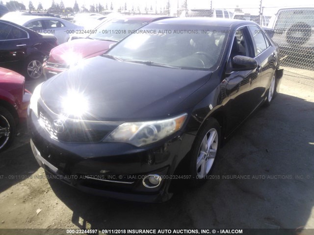 4T1BF1FK8DU648055 - 2013 TOYOTA CAMRY L/SE/LE/XLE Qara foto 2