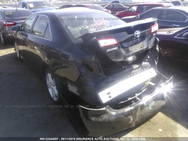 4T1BF1FK8DU648055 - 2013 TOYOTA CAMRY L/SE/LE/XLE Qara foto 3