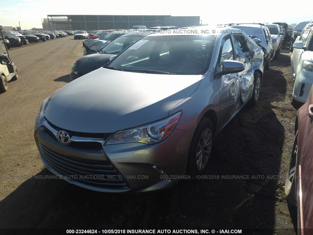 4T1BF1FK5HU409438 - 2017 TOYOTA CAMRY LE/XLE/SE/XSE 银色 照片 2