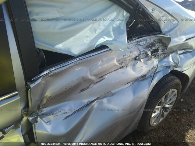 4T1BF1FK5HU409438 - 2017 TOYOTA CAMRY LE/XLE/SE/XSE 银色 照片 6