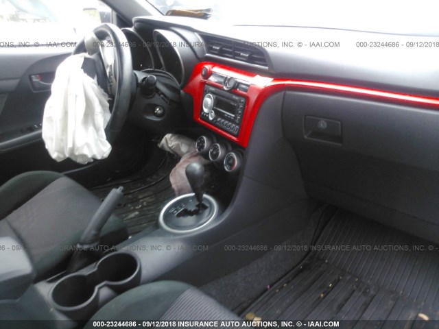 JTKJF5C72B3006868 - 2011 TOYOTA SCION TC 银色 照片 5