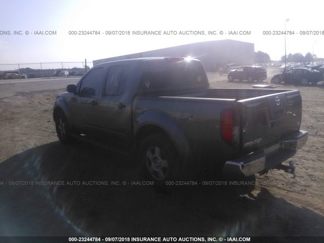 1N6AD07U17C440574 - 2007 NISSAN FRONTIER CREW CAB LE/SE/OFF ROAD GRAY photo 3