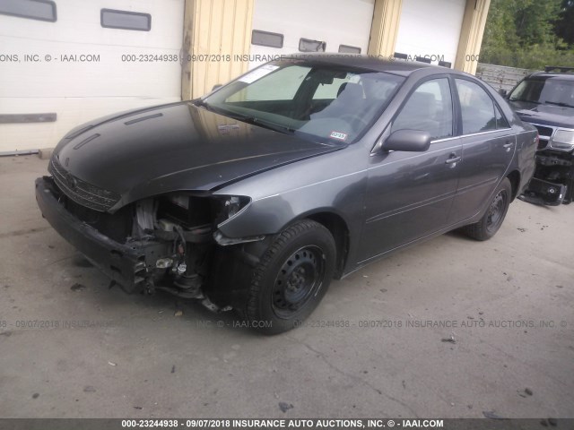 4T1BE32K02U516084 - 2002 TOYOTA CAMRY LE/XLE/SE GRAY photo 2