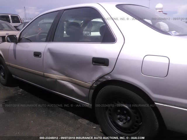 4T1BG22K1YU696107 - 2000 TOYOTA CAMRY CE/LE/XLE 金色 照片 6