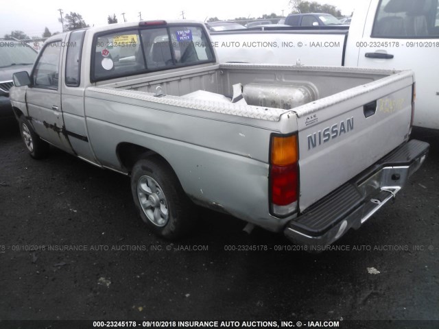 1N6SD16S7VC381201 - 1997 NISSAN TRUCK KING CAB SE/KING CAB XE SILVER photo 3