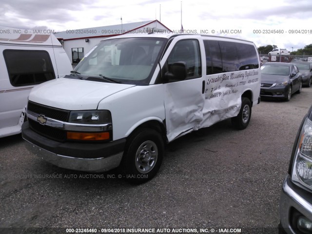 1GAZGYFG8F1207480 - 2015 CHEVROLET EXPRESS G3500 LT WHITE photo 2