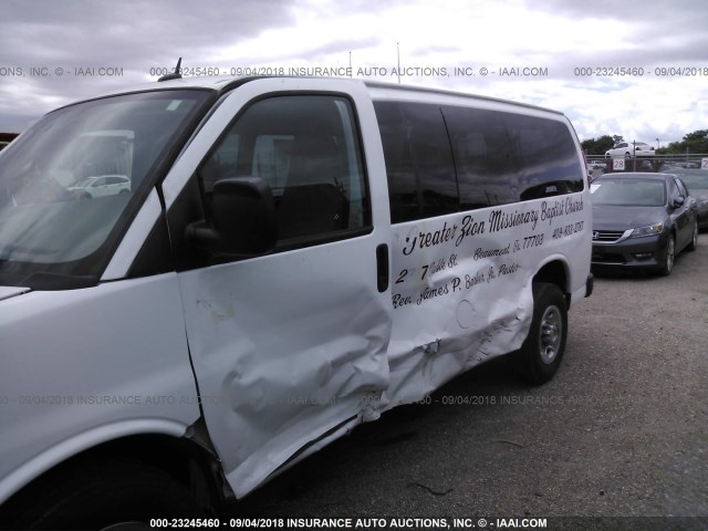 1GAZGYFG8F1207480 - 2015 CHEVROLET EXPRESS G3500 LT WHITE photo 6