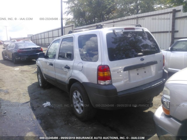 1FMYU931X5KD17775 - 2005 FORD ESCAPE XLT SILVER photo 3